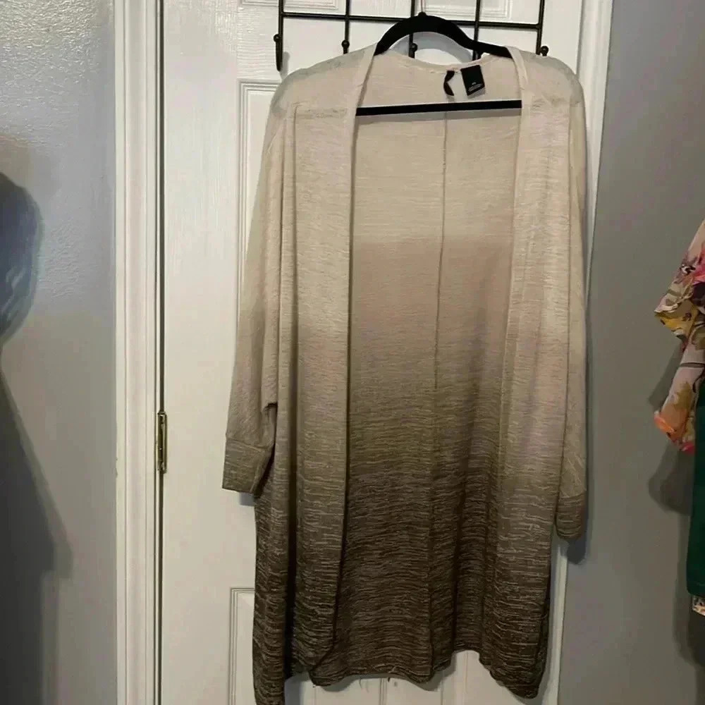 New Direction size 2x. Two tone brown. Long kimono.